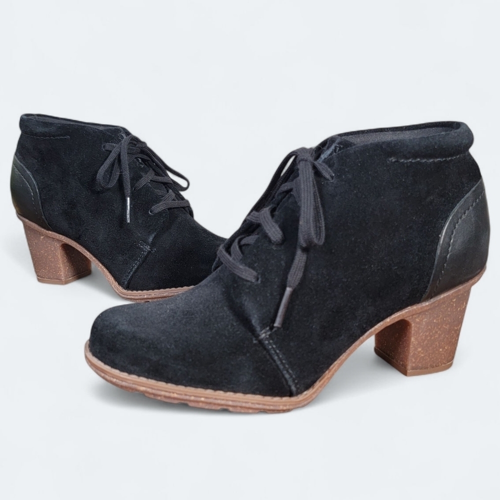 Clarks Black Suede Heeled Boots Size 7 Lace Up Booties